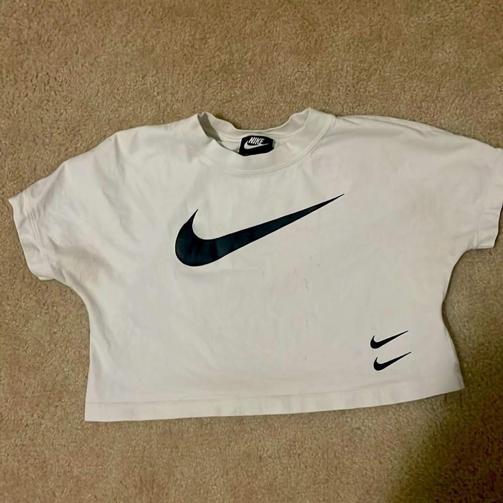 Nike women’s cropped tshirt size M